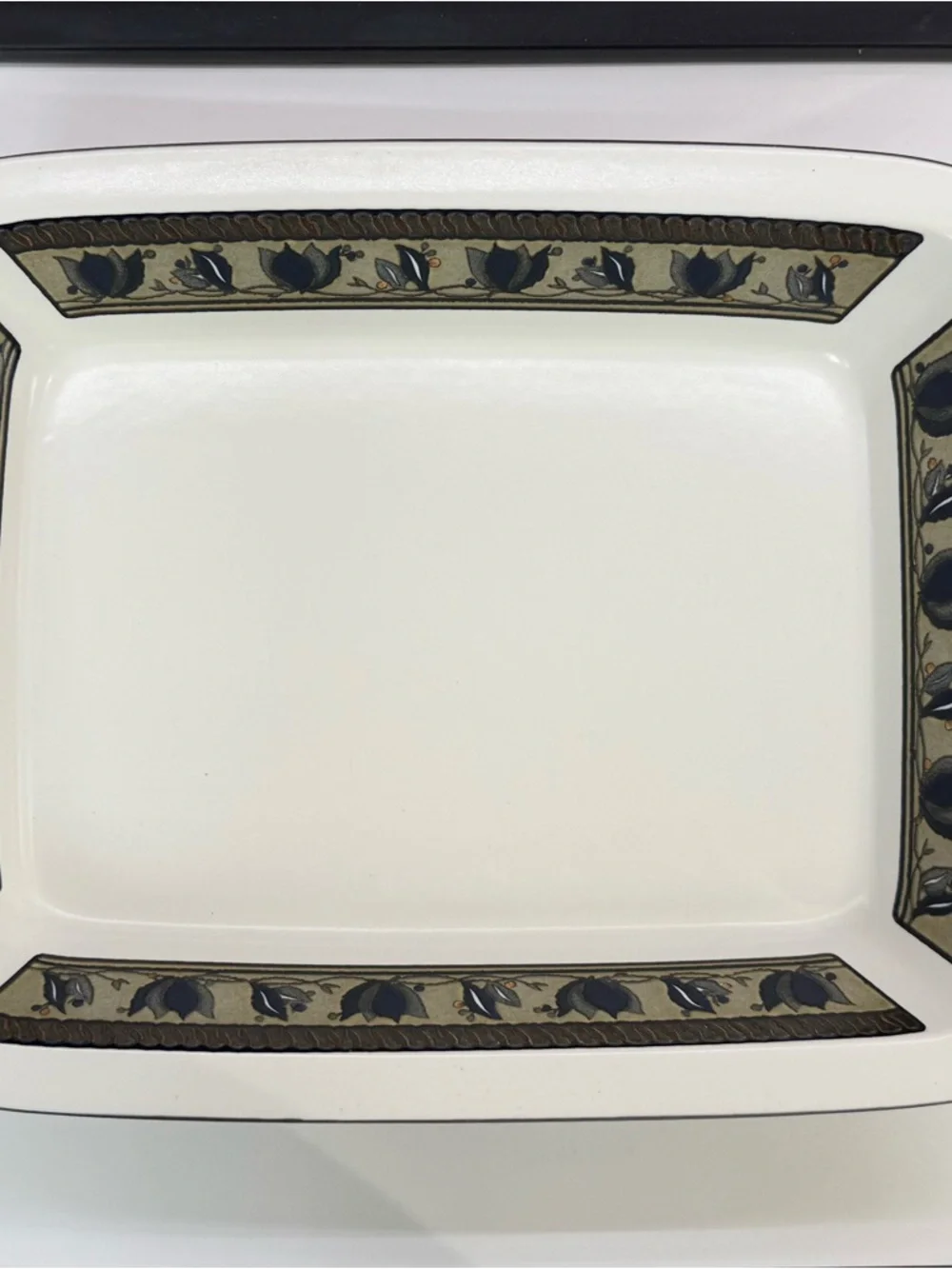 Mikasa Intaglio Arabella Casserole 13.25” x 10.5” x 2.25” - Oven to Table